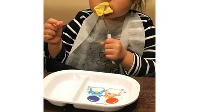 食べこぼし対策3つ|新聞紙・使い捨てエプロン・汚れてもいい服装