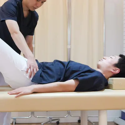 産後の骨盤の歪みに おうちで骨盤体操【整骨院監修】