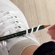 この手があったか 伸縮する靴紐の結び方