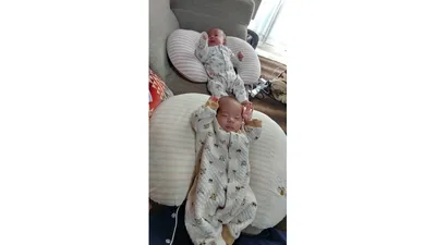 双子育児で本当に助かったアイテム3選！同時授乳とお世話をラクにする工夫