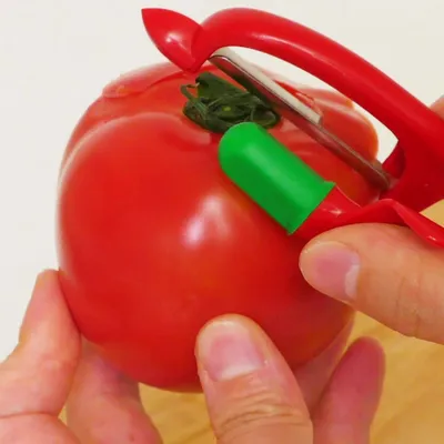 トマトも桃も一発でつるんっ! 皮むき器