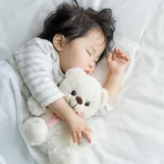 1歳の理想の睡眠時間は？夜と昼の目安・寝かしつけの工夫を徹底解説