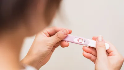 着床出血後すぐに妊娠検査薬を使うとフライングになる？陽性になる時期や検査のタイミングも解説