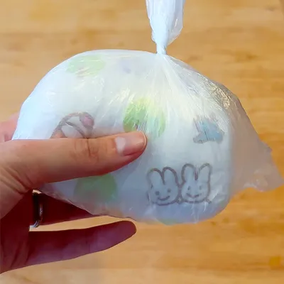 簡単にニオイを防ぐ！おむつの捨て方裏ワザ