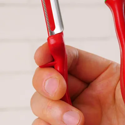 トマトも桃も一発でつるんっ! 皮むき器