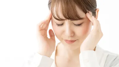妊娠初期の頭痛はつわり？症状の原因と対策を解説