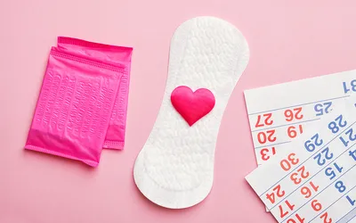 おりものがピンク色だと妊娠可能性がある?妊娠初期にみられる症状や生理による出血との違いも解説