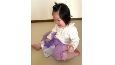 赤ちゃんが夢中になる！リトミックシフォンスカーフを使ったおもちゃ