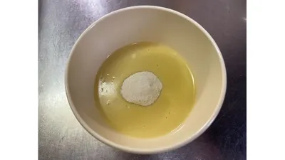 みそ汁に混ぜてみたところ。粉は混ざりやすく、味やにおいの変化は気になりませんでした