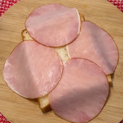 ハムを「壁」にして具を包む方法