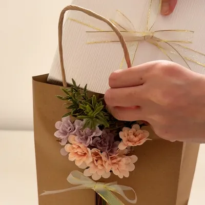 100均アイテムで手軽に華やかなギフトに