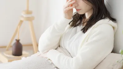 妊娠初期に鼻水が出るのは普通？症状の原因と対処法、風邪との見分け方も解説