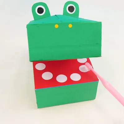 2歳児向け_廃材ケースで歯磨きおもちゃ_白完サムネ