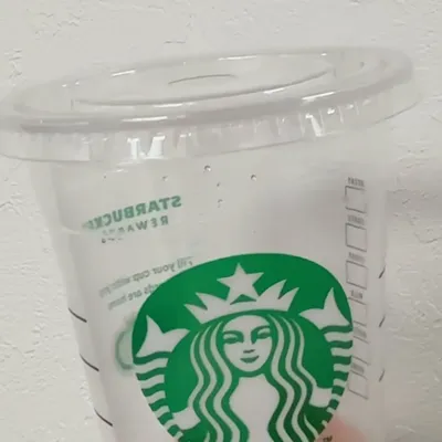 穴のサイズがぴったり!スタバカップが大活躍