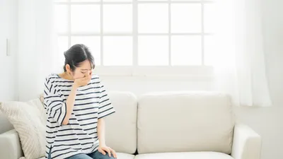 つわりのぶり返しが起こることはある?妊娠中期でも吐き気が続く原因と対処法を解説