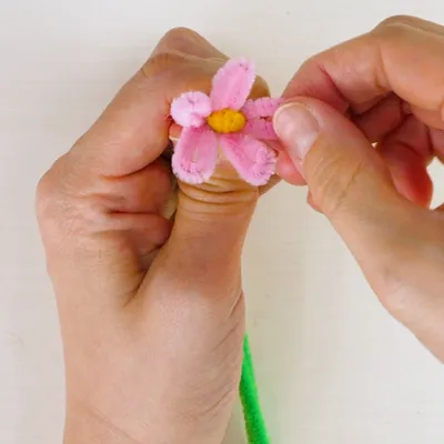 100均アイテムで簡単DIY！ふわふわモールフラワーの作り方