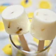 夏に食べたい！子どもと作るフルーツヨーグルト寒天アイス｜溶けにくくて食べやすい