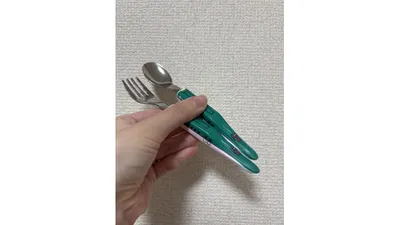 持ち手がE5系新幹線の形になったスプーンとフォークのセットです