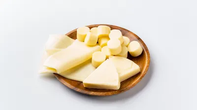 チーズをつわり中に食べたくなるのはなぜ?食べてもいいかどうかやおすすめレシピを解説【管理栄養士監修】