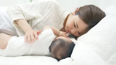 赤ちゃんが夜泣きで寝ない…原因と今日からできる具体的な対策を解説