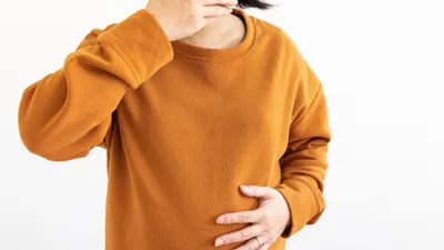 つわりのぶり返しが起こることはある?妊娠中期でも吐き気が続く原因と対処法を解説