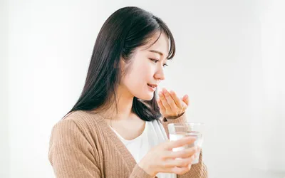 【医師監修】妊娠中の喉の痛みの原因は？対処法や薬の服用の注意点を解説