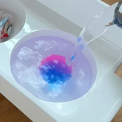 氷の中からおもちゃが出てくる仕組みが楽しい