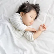 何時間寝れば安心？子どもの理想の睡眠時間と不足がもたらす影響