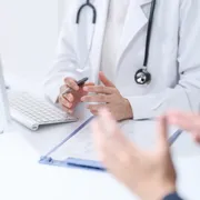 【医師監修】着床前診断の費用はどのくらい？保険適用の有無や助成金についても解説