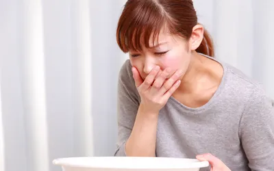 妊娠中のつわりで葉酸サプリを吐いても大丈夫?食事・摂取の際の工夫も解説
