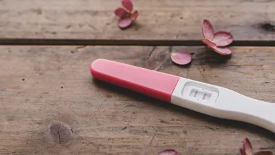 着床出血後すぐに妊娠検査薬を使うとフライングになる?陽性になる時期や検査のタイミングも解説