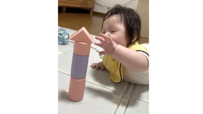 低月齢から始める“積み木遊び”