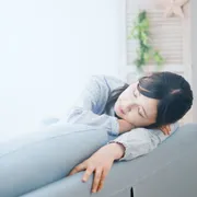 妊娠中の眠気の原因は？赤ちゃんへの影響や対処法も解説