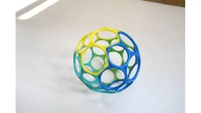 穴に指を引っかけやすいオーボール。4か月ごろから遊んでいます