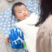 低月齢ママパパ必見 逃げるおむつ替えはこれで終わり