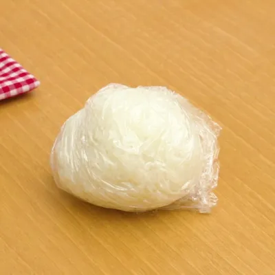 イラストみたいにきれい!三角おにぎりを握るコツ