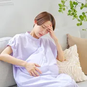 妊娠後期の腹痛の原因は？痛みの特徴・対処法・赤ちゃんへの影響も解説