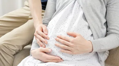 妊娠後期のお腹の張りの原因は?切迫早産との関係や対処法も解説