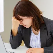 妊娠中期に仕事がしんどいときは休んでもいい？職場への伝え方や休む目安・頻度も解説