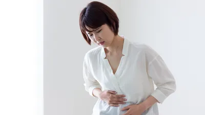 【医師監修】妊娠中の胃痛の原因や赤ちゃんへの影響は？飲める薬や対処法を解説