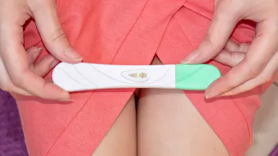 着床出血後すぐに妊娠検査薬を使うとフライングになる?陽性になる時期や検査のタイミングも解説