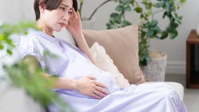 妊娠後期の腹痛の原因は?痛みの特徴・対処法・赤ちゃんへの影響も解説
