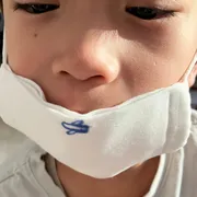 マスク嫌いの4歳児が『自分からつけたくなる』小さな工夫