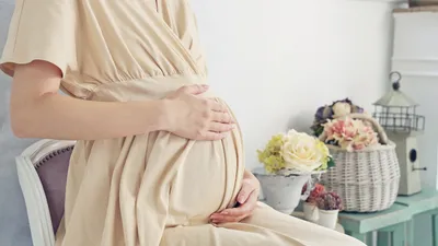 妊娠中の腰痛の原因や予防法は？赤ちゃんへの影響・骨盤ベルトの効果も解説