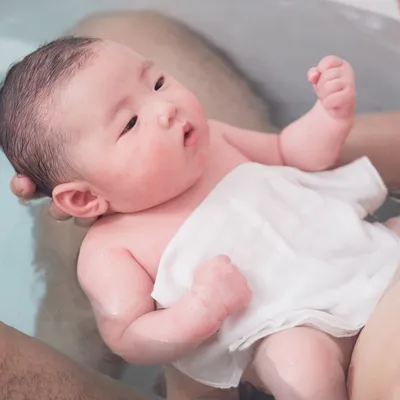 生後1ヶ月の赤ちゃんと一緒にお風呂に入るには?