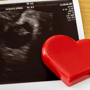 受精から着床までに何日かかる？妊娠成立までによくある症状も解説