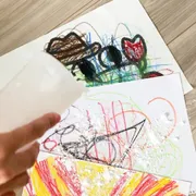 子どもの クレヨン作品の保ち方