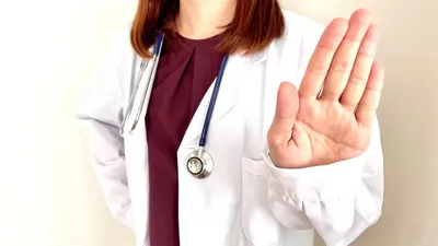 妊娠初期に飲酒をしてしまったら？対処法・アルコールが赤ちゃんに及ぼす影響を解説