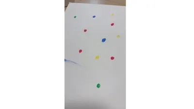 シール遊びで「色の理解」がぐんぐん育つ！おうち知育が1分でできる神アイデア