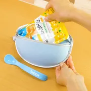 コンパクトに持ち運べる おでかけお食事スタイ